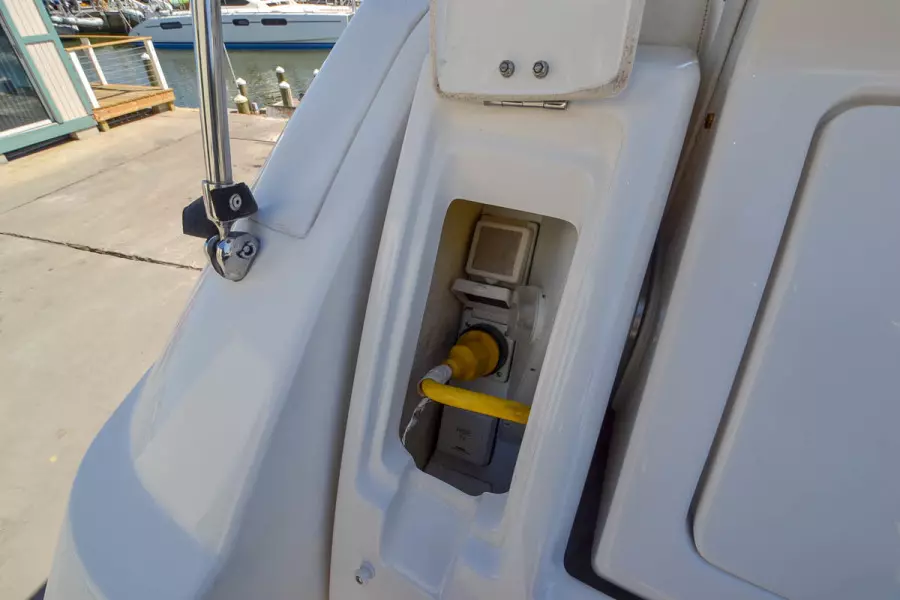 2009 Sea Ray 270 Sundancer-7.jpg