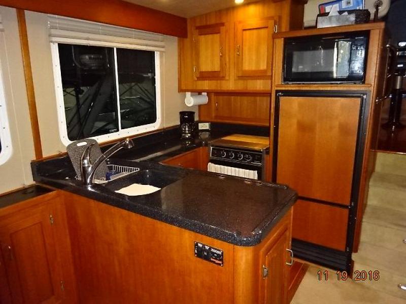 2005 American Tug 41 Pilothouse