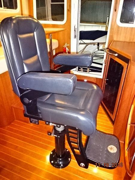 2005 American Tug 41 Pilothouse