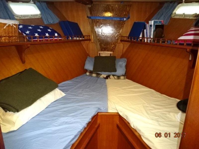 1982 DeFever Offshore Cruiser