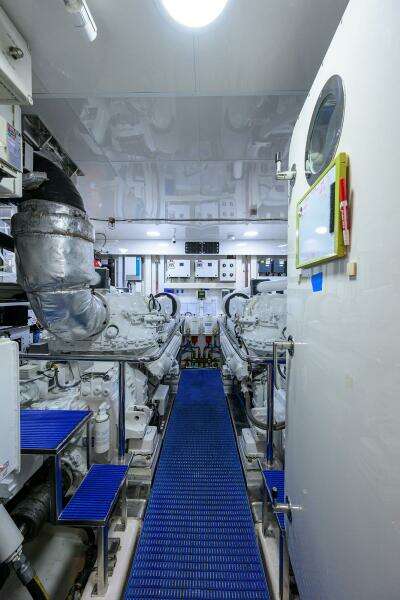 CLAYPEN 90ft Ocean Alexander Yacht For Sale
