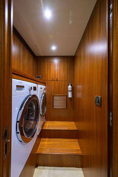 CLAYPEN 90ft Ocean Alexander Yacht For Sale