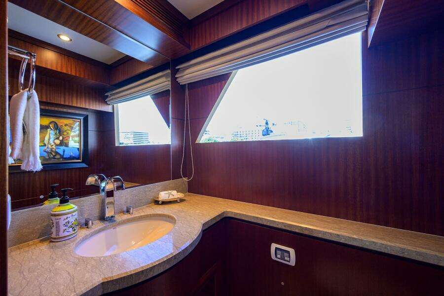 CLAYPEN 90ft Ocean Alexander Yacht For Sale