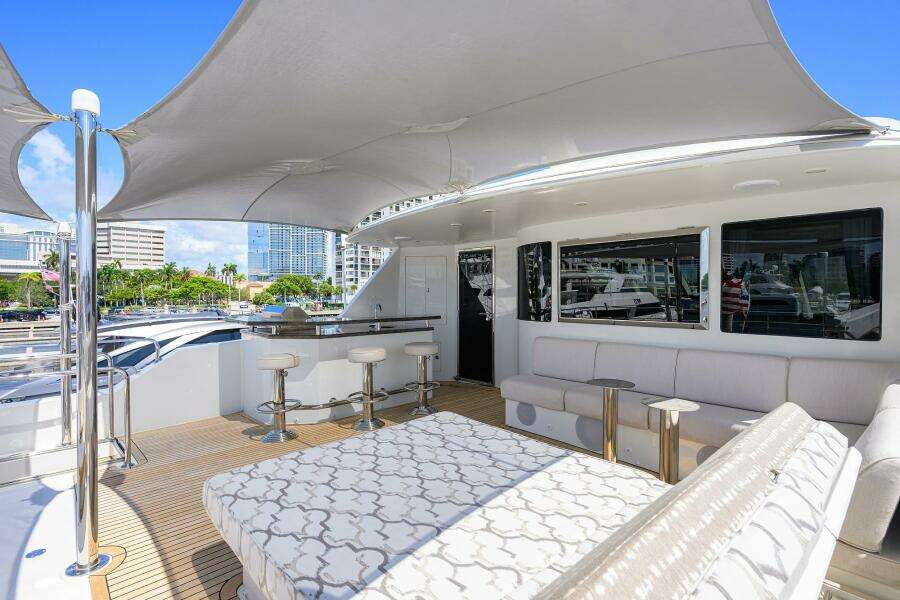 CLAYPEN 90ft Ocean Alexander Yacht For Sale