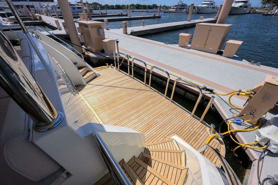 CLAYPEN 90ft Ocean Alexander Yacht For Sale