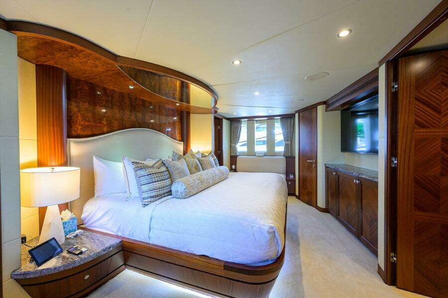 CLAYPEN 90ft Ocean Alexander Yacht For Sale