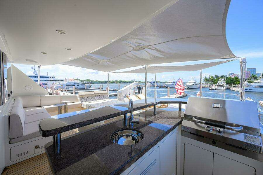 CLAYPEN 90ft Ocean Alexander Yacht For Sale