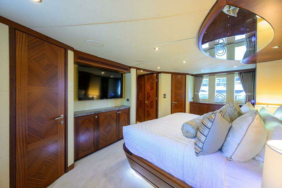 CLAYPEN 90ft Ocean Alexander Yacht For Sale