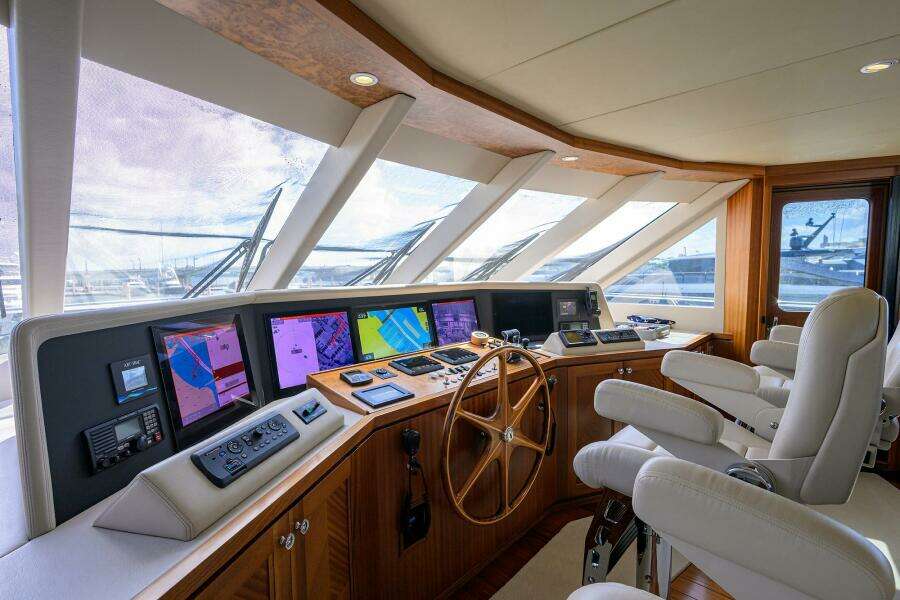 CLAYPEN 90ft Ocean Alexander Yacht For Sale