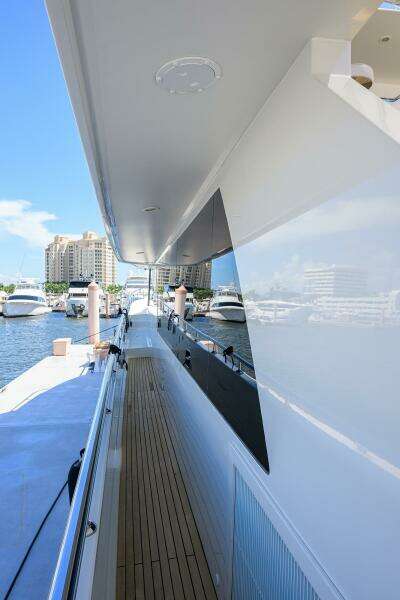 CLAYPEN 90ft Ocean Alexander Yacht For Sale