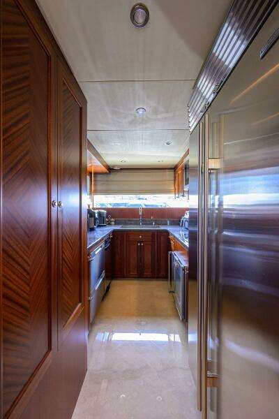 CLAYPEN 90ft Ocean Alexander Yacht For Sale