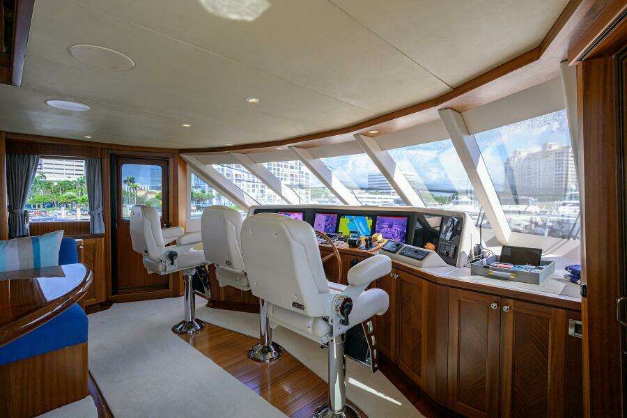CLAYPEN 90ft Ocean Alexander Yacht For Sale