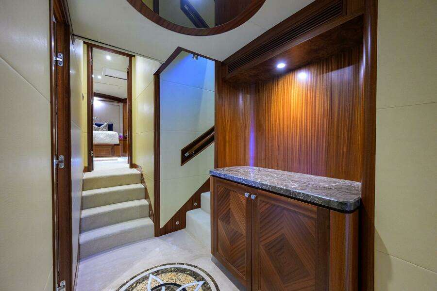 CLAYPEN 90ft Ocean Alexander Yacht For Sale