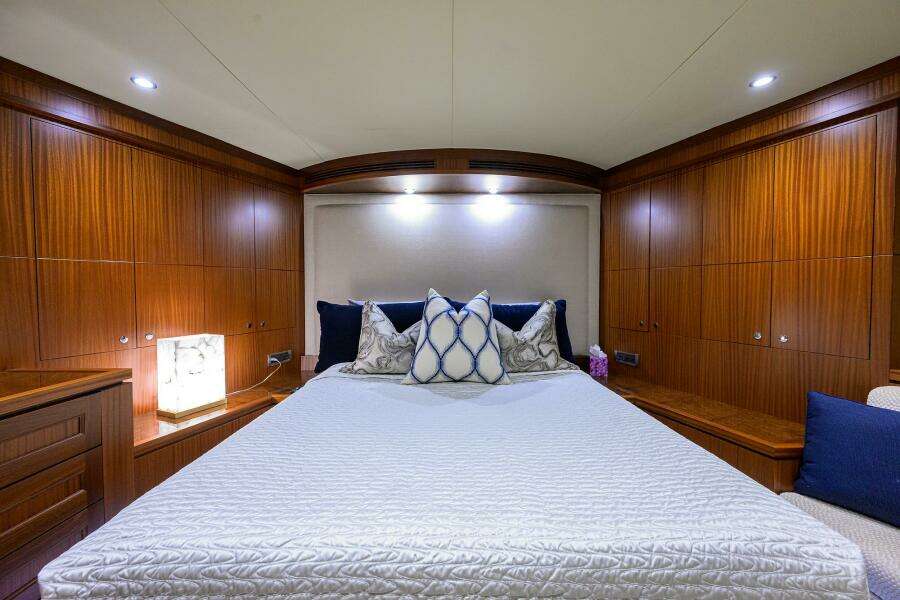 CLAYPEN 90ft Ocean Alexander Yacht For Sale