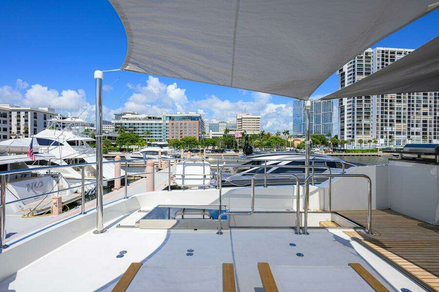 CLAYPEN 90ft Ocean Alexander Yacht For Sale