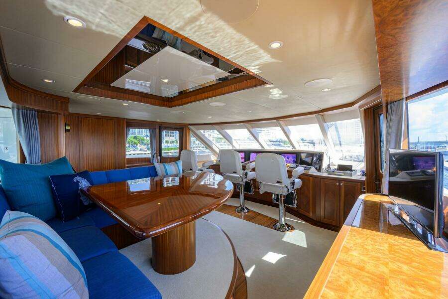 CLAYPEN 90ft Ocean Alexander Yacht For Sale