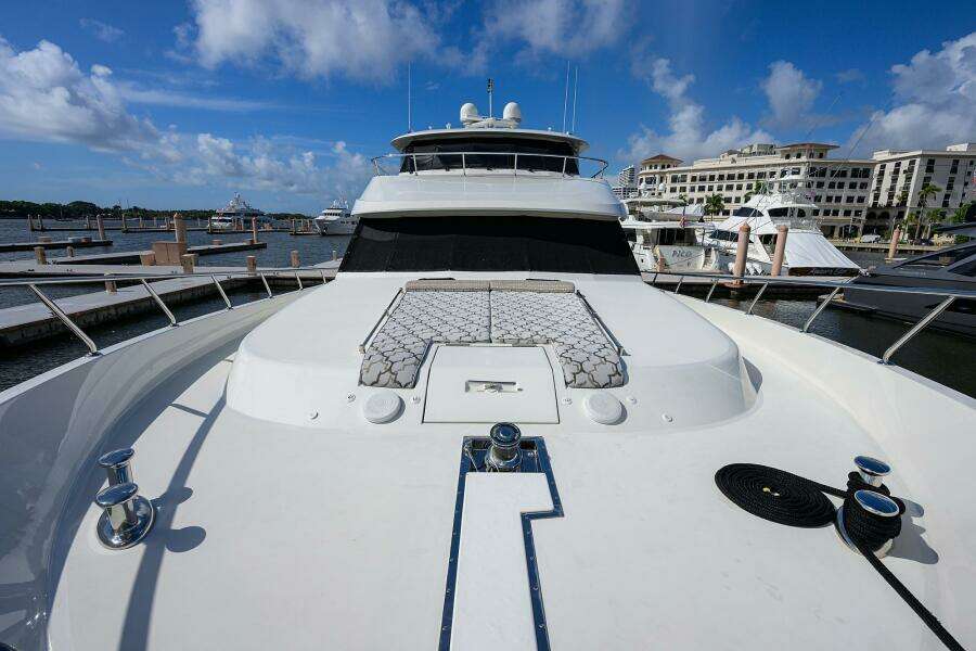 CLAYPEN 90ft Ocean Alexander Yacht For Sale