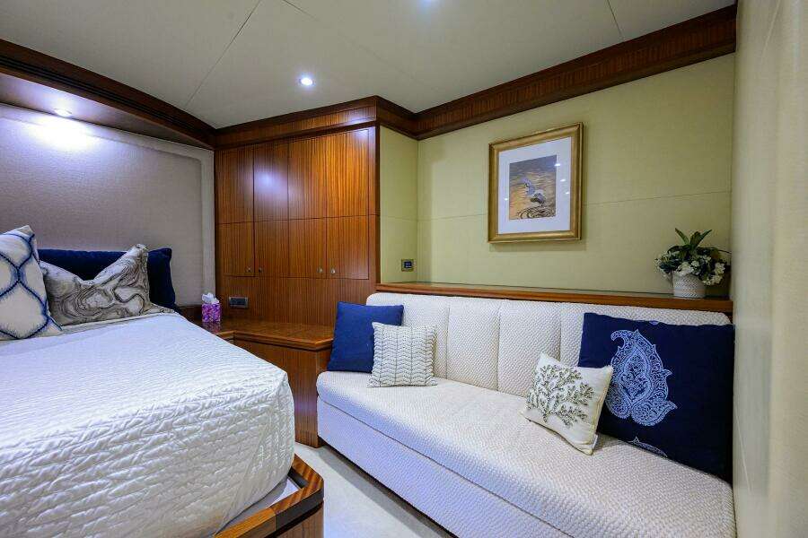 CLAYPEN 90ft Ocean Alexander Yacht For Sale
