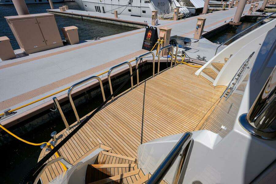 CLAYPEN 90ft Ocean Alexander Yacht For Sale