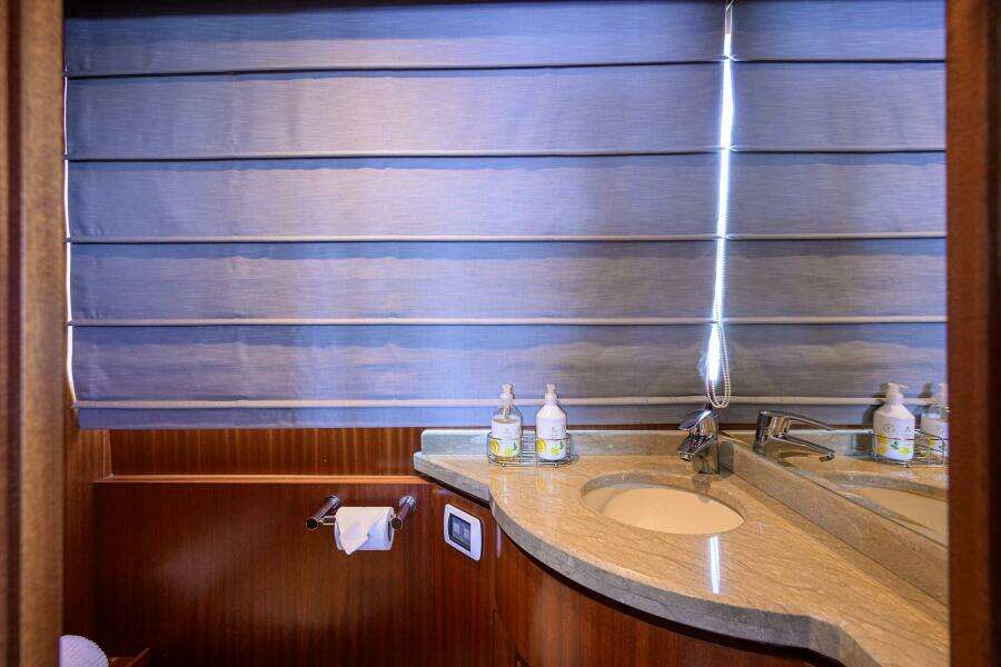 CLAYPEN 90ft Ocean Alexander Yacht For Sale