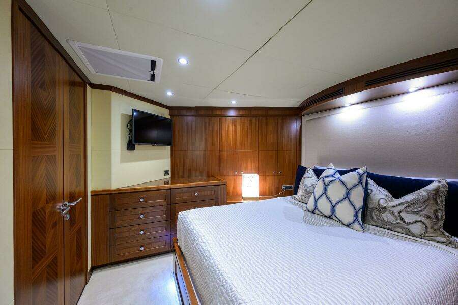 CLAYPEN 90ft Ocean Alexander Yacht For Sale