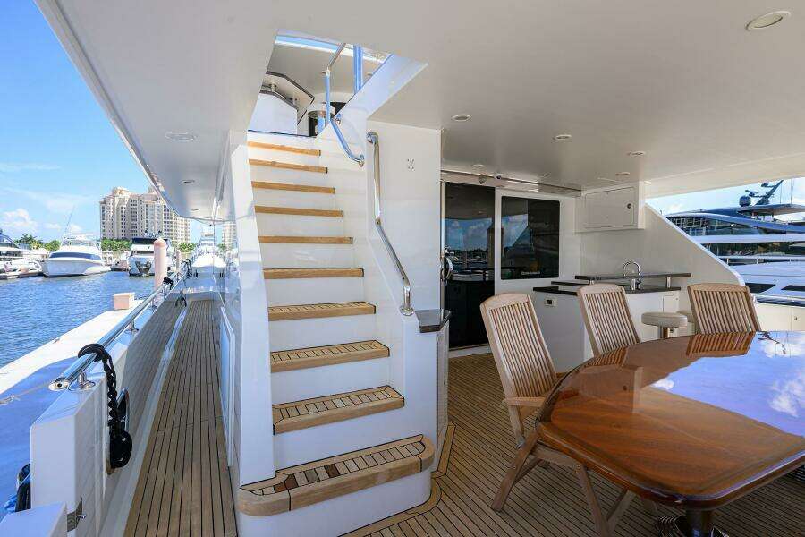 CLAYPEN 90ft Ocean Alexander Yacht For Sale