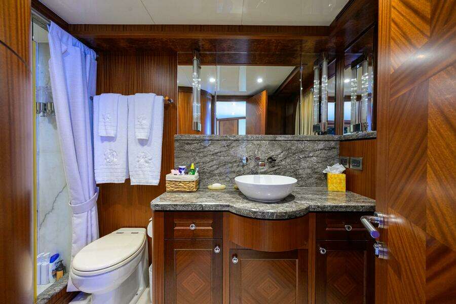 CLAYPEN 90ft Ocean Alexander Yacht For Sale