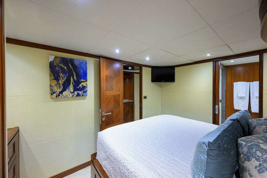 CLAYPEN 90ft Ocean Alexander Yacht For Sale
