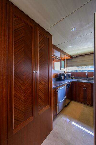 CLAYPEN 90ft Ocean Alexander Yacht For Sale