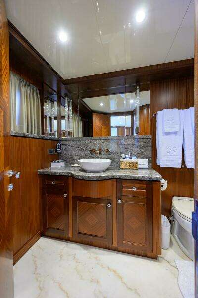 CLAYPEN 90ft Ocean Alexander Yacht For Sale