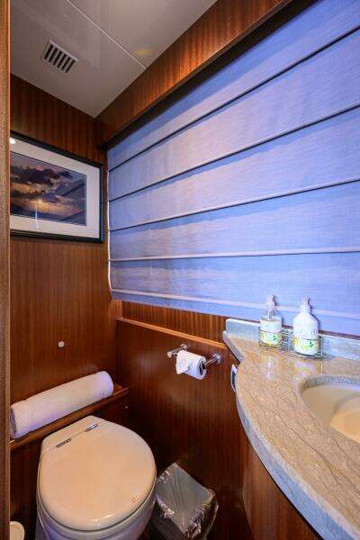 CLAYPEN 90ft Ocean Alexander Yacht For Sale