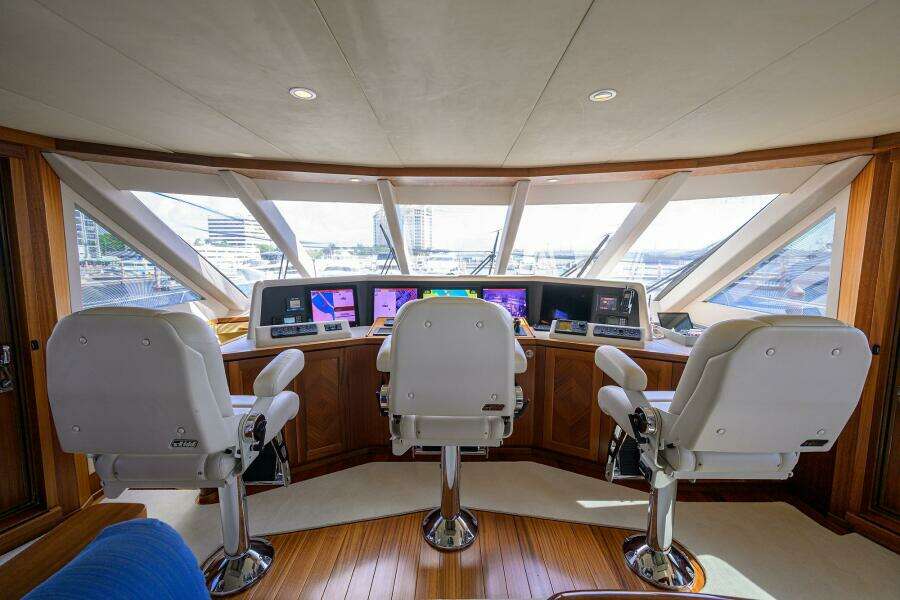 CLAYPEN 90ft Ocean Alexander Yacht For Sale