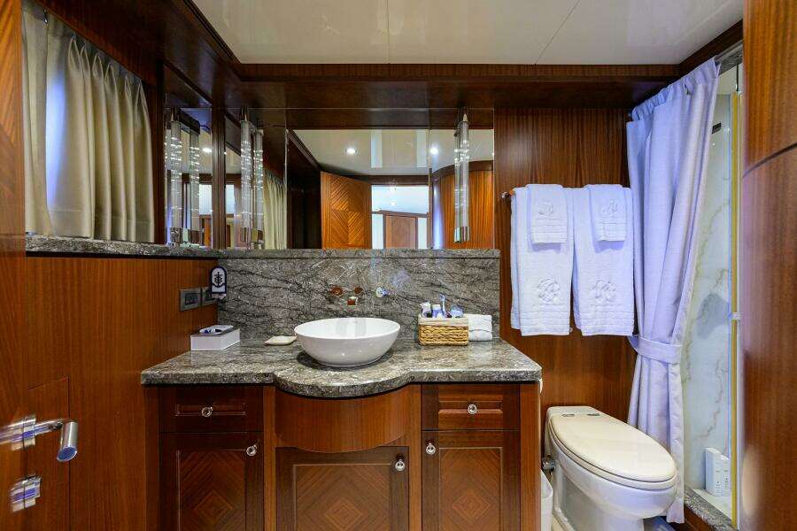 CLAYPEN 90ft Ocean Alexander Yacht For Sale