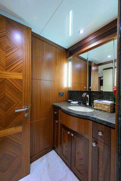 CLAYPEN 90ft Ocean Alexander Yacht For Sale