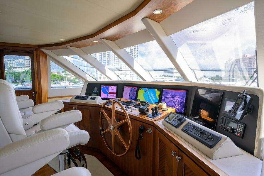 CLAYPEN 90ft Ocean Alexander Yacht For Sale
