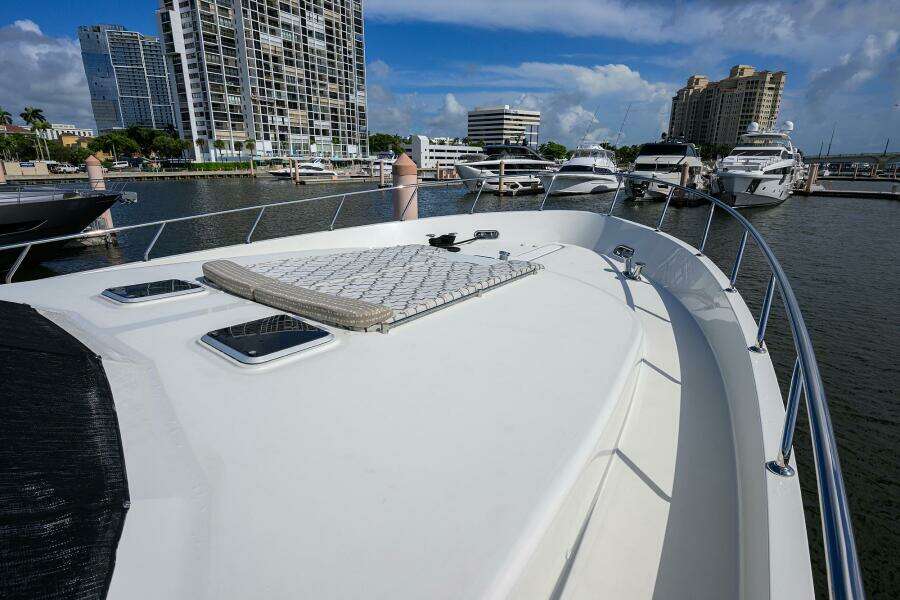 CLAYPEN 90ft Ocean Alexander Yacht For Sale