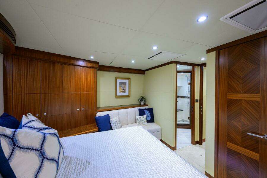CLAYPEN 90ft Ocean Alexander Yacht For Sale