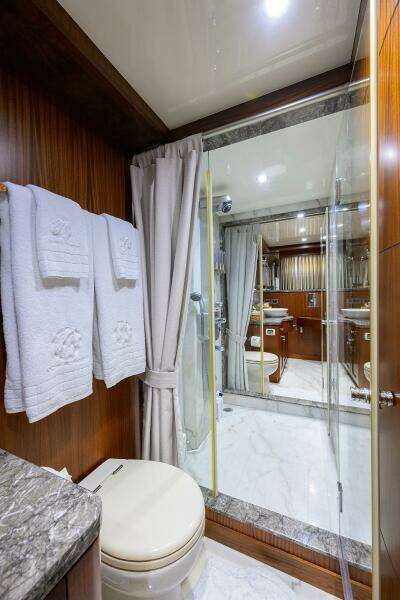 CLAYPEN 90ft Ocean Alexander Yacht For Sale