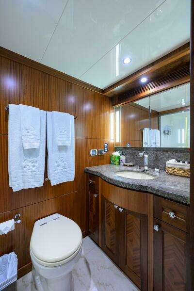 CLAYPEN 90ft Ocean Alexander Yacht For Sale