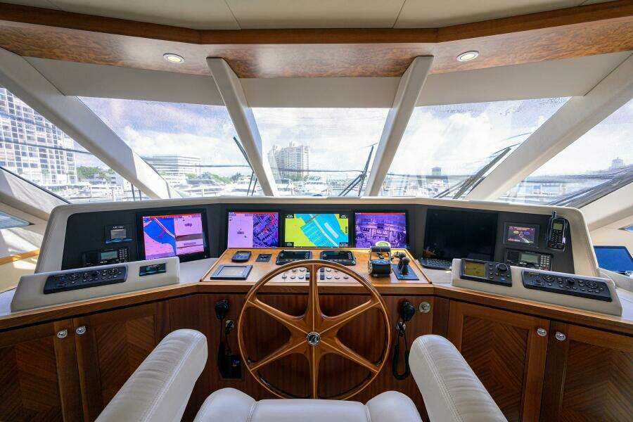 CLAYPEN 90ft Ocean Alexander Yacht For Sale