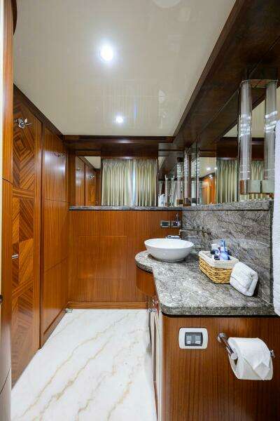 CLAYPEN 90ft Ocean Alexander Yacht For Sale