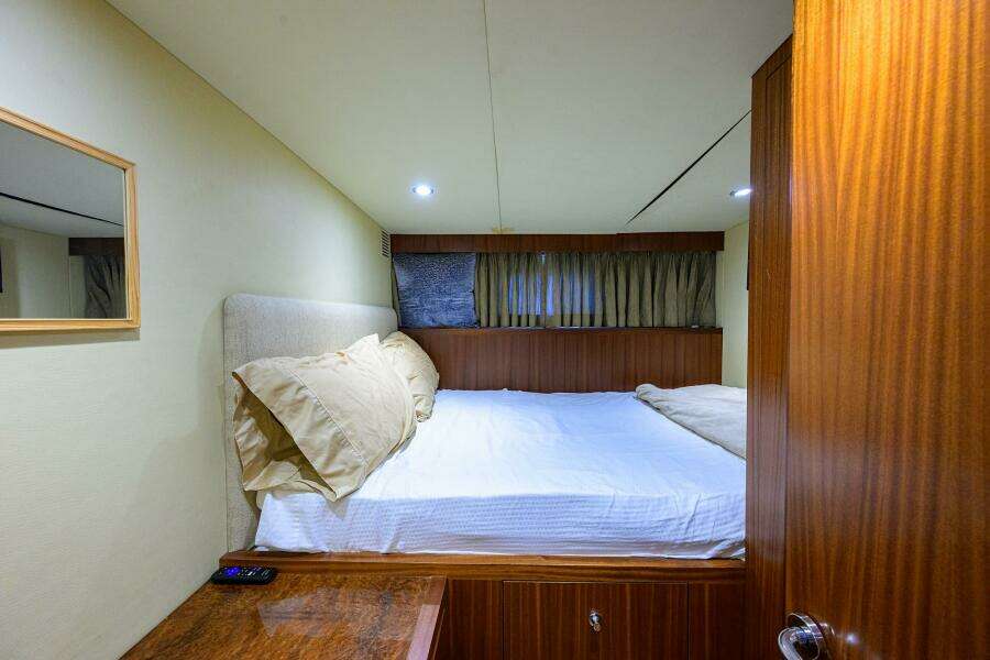 CLAYPEN 90ft Ocean Alexander Yacht For Sale