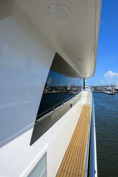 CLAYPEN 90ft Ocean Alexander Yacht For Sale