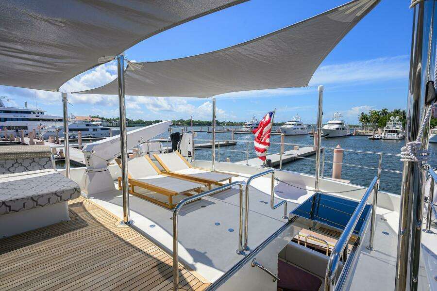 CLAYPEN 90ft Ocean Alexander Yacht For Sale