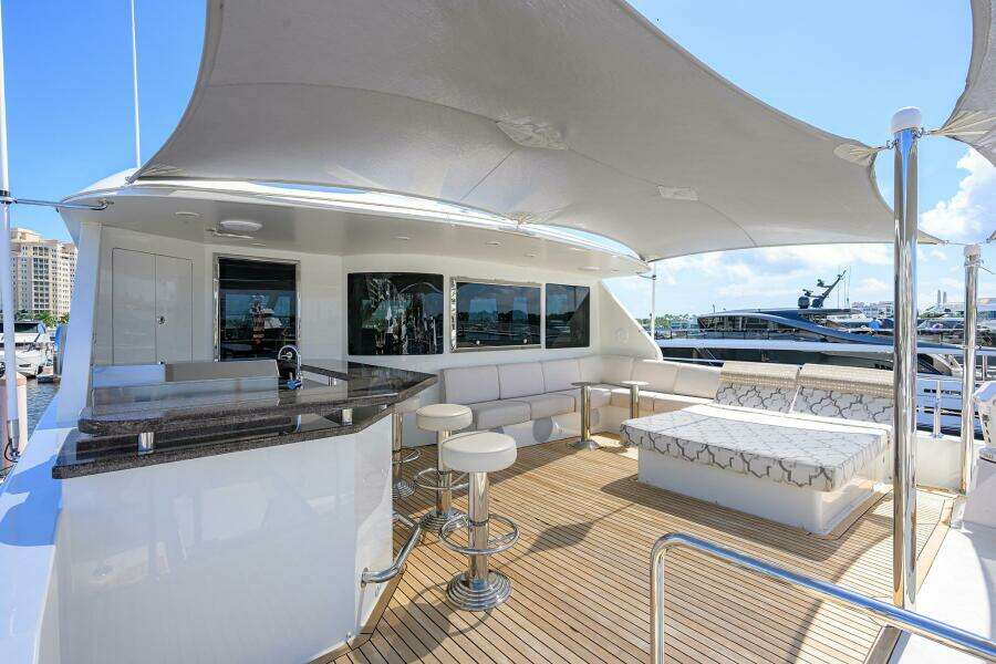 CLAYPEN 90ft Ocean Alexander Yacht For Sale