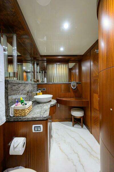 CLAYPEN 90ft Ocean Alexander Yacht For Sale