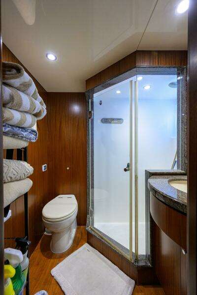 CLAYPEN 90ft Ocean Alexander Yacht For Sale