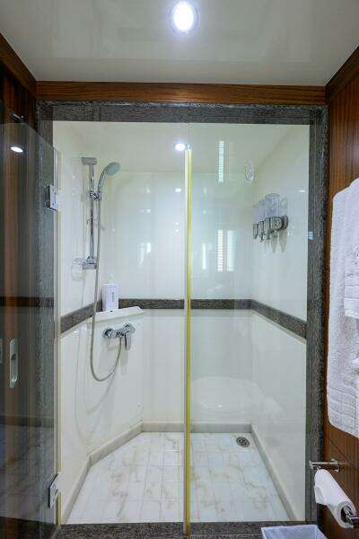 CLAYPEN 90ft Ocean Alexander Yacht For Sale