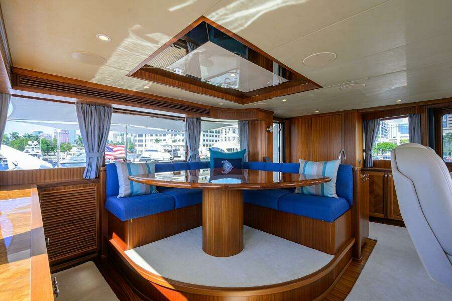 CLAYPEN 90ft Ocean Alexander Yacht For Sale
