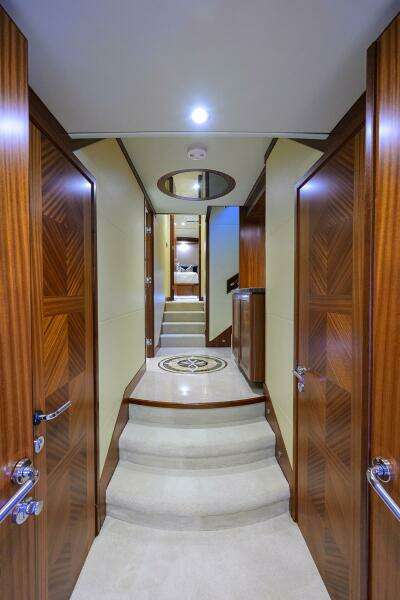 CLAYPEN 90ft Ocean Alexander Yacht For Sale